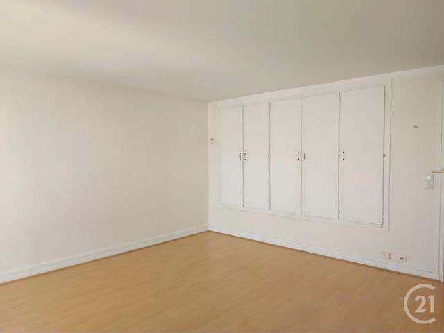 Afficher la photo en grand Appartement F1 à louer - 1 pièce - 33.75 m2 - PARIS - 75013 - ILE-DE-FRANCE - Century 21 Arago - Les Gobelins